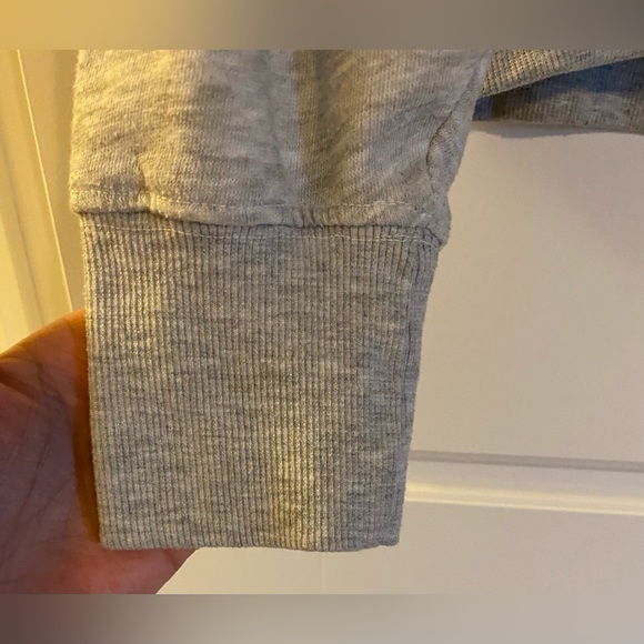 J.O & CO Cropped Oversized gray Sweatshirt - Picture 3 of 7